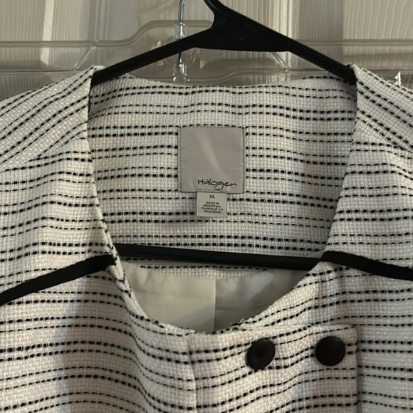 Halogen Women’s XL New With Tags- Suite jacket with zipper pockets. - Picture 2 of 4